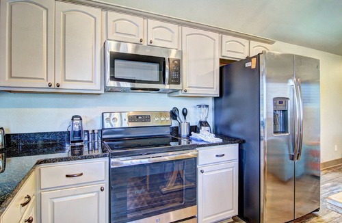 Old Town Cottage | Cozy Pet Friendly Cottage nestled right in the heart downtown Port A!