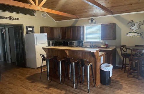 Venice Boat Rental | Cozy, Picturesque Houseboat with Great Entertainment Area