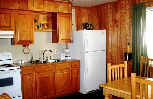 Zwolle Cabin | Cozy Pondfront Cabin with Outdoor BBQ & Fire Pit Near Zwolle, Louisiana