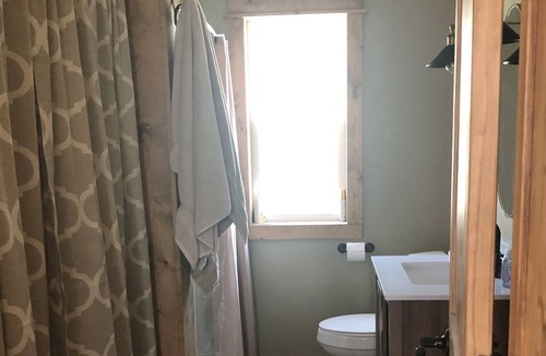 London Apartment | Cozy, private, apartment! 10 minutes to Lake Dardanelle and 5 minutes ANO!