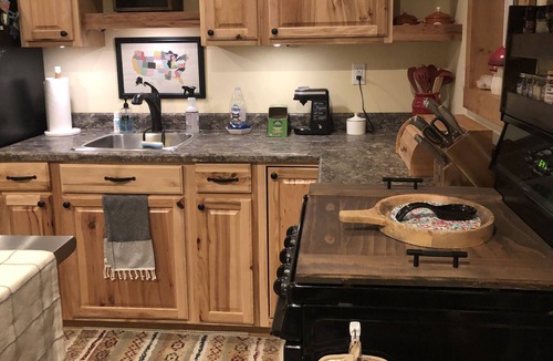London Apartment | Cozy, private, apartment! 10 minutes to Lake Dardanelle and 5 minutes ANO!