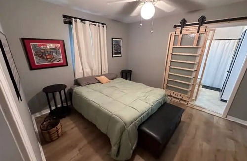 Kenner - Louis Armstrong International Airport House | Cozy private suit inside a home in awesome Kenner with AC, WiFi