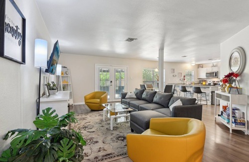 Babcock North House | Cozy Rental Near Medical Center, UTSA, Six Flags, Lackland AFB, La Cantera, Rim