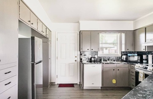 Shreveport House | Cozy & Romantic 2BR - Lakeview, Boat slip & Pier