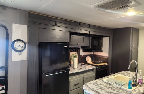 Lake Charles House | Cozy RV in Tranquil Westlake with WiFi, AC