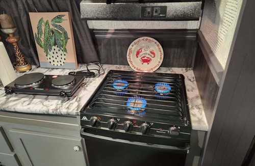 Lake Charles House | Cozy RV in Tranquil Westlake with WiFi, AC