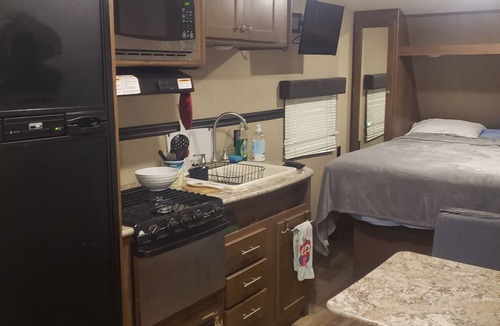 Theriot House | Cozy RV with WiFi and AC in charming Theriot