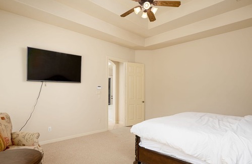 Cypress House | Cozy Splendor 5 Bedroom Suburban-5 min from the Golf Course