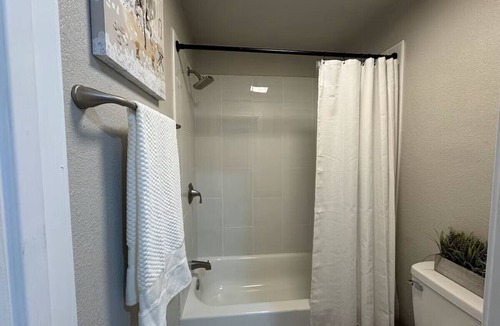 Beaumont Apartment | Cozy Stay in Beaumont’s Westend 2BR sleeps 6!
