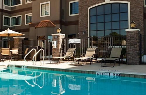 Aldine Apartment | Cozy Studio | Free Breakfast + Outdoor Pool