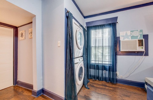 Junius Heights Apartment | Cozy Studio Retreat A: Love Nest with a City Beat!