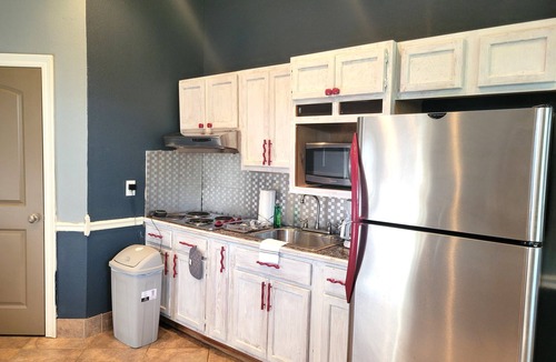 Carencro House | Cozy Studio Suite w/Pond View and Spa