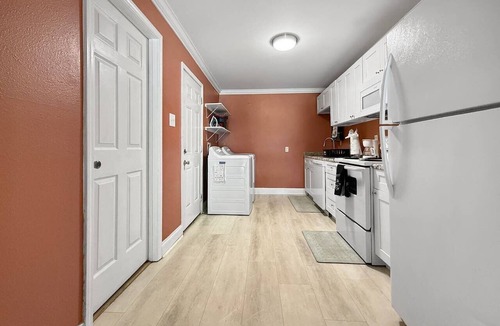 McDonough Apartment | Cozy & Stylish Stay on Teche St