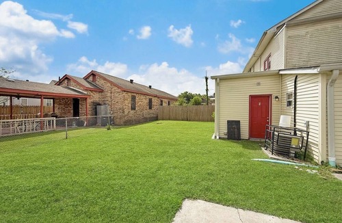 McDonough Apartment | Cozy & Stylish Stay on Teche St
