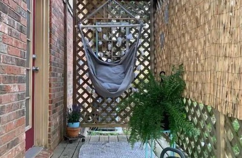 Sunset Cottage | Cozy Sunset Cottage near Lafayette