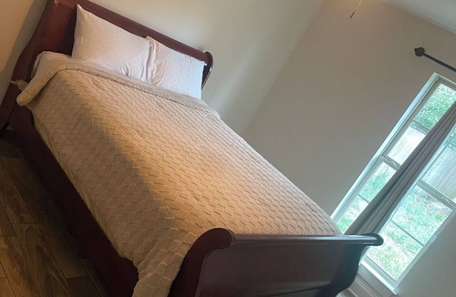Old Jefferson House | Cozy three bedroom two bath minutes away from anything desire in Baton Rouge