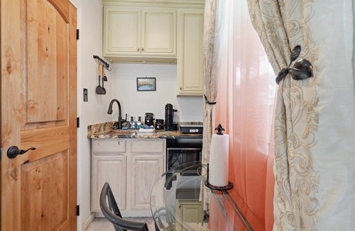 Freetown - Port Rico Apartment | Cozy Tiny Home-Ideal for Couples & Solo Travelers