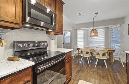 Euless House | Cozy Updated Home w/Hot Tub minutes from DFW Airport