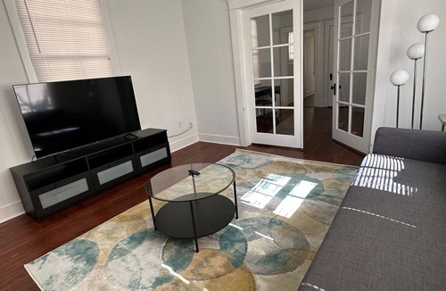 East Carrollton House | Cozy uptown house