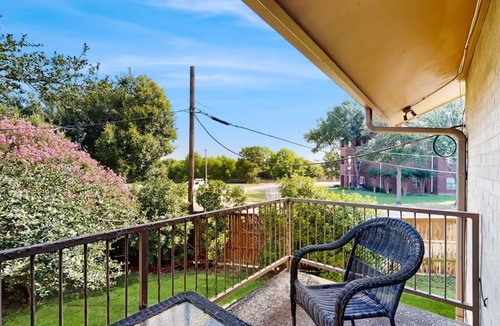 North Dallas Condo | Cozy warm Condo 10min from Downtown