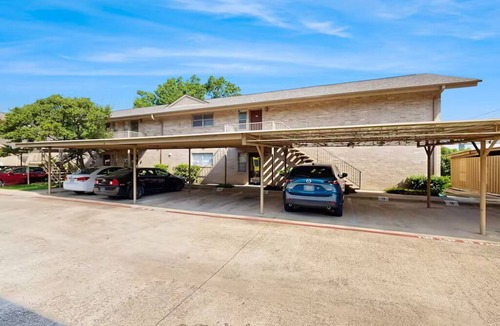 North Dallas Condo | Cozy warm Condo 10min from Downtown