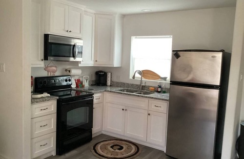 Riverside Terrace Apartment | Cozy2-Bedroom APT, AC, WiFI, 1m UH, 2mMuseums, Zoo, Medical Center, NRG.Downtown