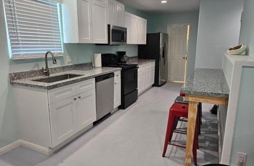 Gilchrist House | Crabby Cove - Bird Watching, Bay & ICW Views, Walk to Beach