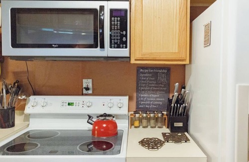 Pendleton House | Creekside Quarters - Fully stocked and private!