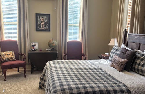 Nacogdoches Bed & Breakfast | Crockett Room - Hardeman House Bed & Breakfast