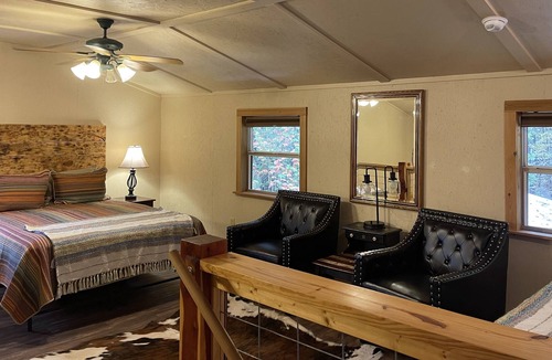 Ozone Cabin | Crow's Nest Cabin getaway in the Ozarks. Walk to the Ozark Highland Trail