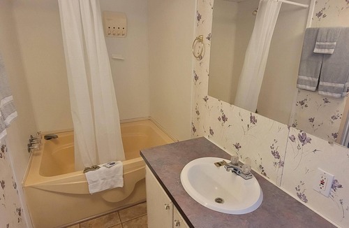West Tawakoni Cabin | Crows Nest - Our biggest cabin for the whole family!