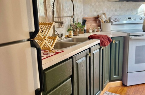 Farmerville House | Curated 1-bedroom bungalow near Lake Darbonne with cozy porch fire pit!