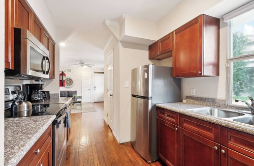 Treme House | Cute 2bed 1.5ba Townhouse 10min walk to French Q with free gated parking