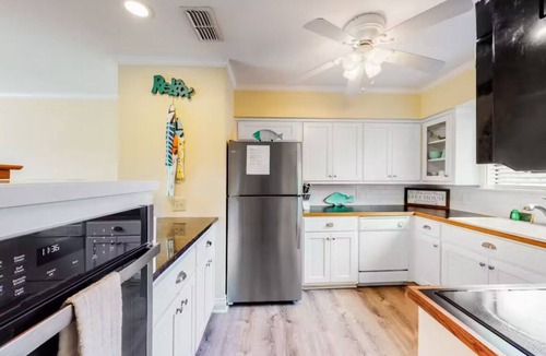 Horseshoe Bay Condo | Cute lakefront condo with Private Dock in the Heart of Horseshoe Bay