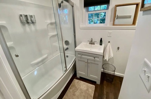 Cedar Falls House | Cute tiny home with everything you need!