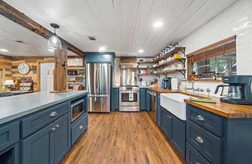 Mid America House | Cutest in Hot Springs "Amazing Place" Fully Restored-"English" Rock Cottage
