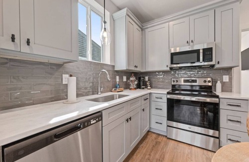 Lafayette House | Cypress House/Cajun luxury/KING bed/Near Airport
