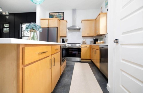 Eastside Promise Neighborhood House | *D-town/Photobooth/Glam Rm*