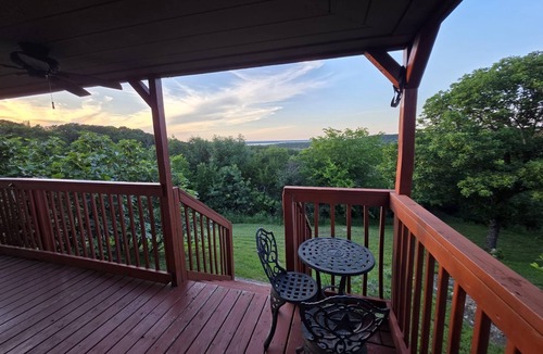Cedar Hill Cabin | Dallas Cabin spectacular views-EPIC, Six Flag, Globe Life FIFA AT&T Stadium DFW