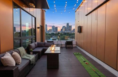 Cedars House | Dallas City View with Pool Table, Sauna, Darts, Golf, and Outdoor Movie Theater
