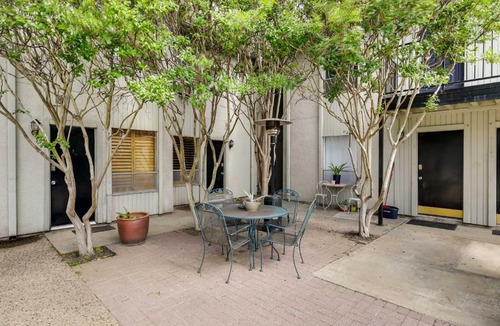 Knox - Henderson House | Dallas Condo w/Pool Access - Walk to Knox Street!