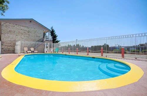 Murphys Corner Hotel | Days Inn by Wyndham Everett