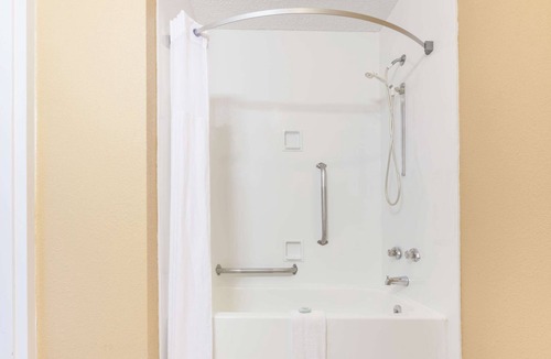 Hillsboro Hotel | Days Inn by Wyndham Hillsboro TX