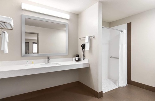 Wetmore Hotel | Days Inn by Wyndham San Antonio Near Fiesta Park