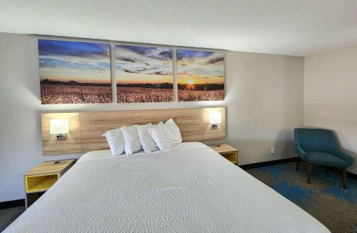 New Iberia Hotel | Days Inn & Suites by Wyndham New Iberia