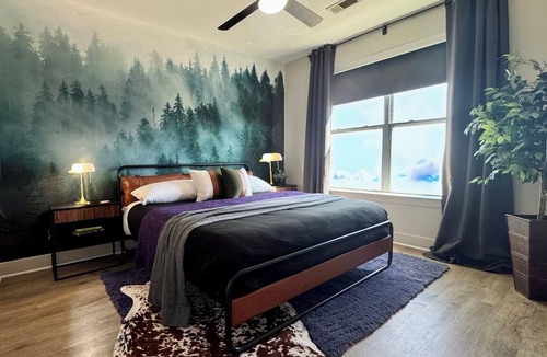 Deep Ellum Apartment | Deep Ellum Redefined/Come Stay/Free Parking/King Bed/Walk to The Factory