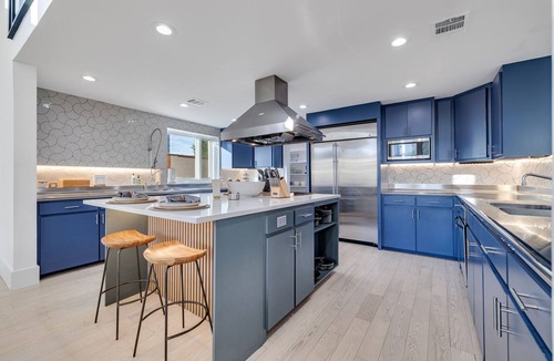 Old East Dallas House | Deep Ellum Villa | Pool · Game Room | Sleeps 14