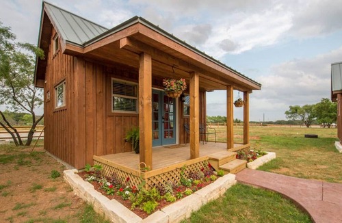 Lacy-Lakeview Cabin | Deerfield Countryside Tiny Cabin #4 - 10 min to Silos at Magnolia