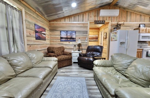 Amity Cabin | Degray Lake Cabin with kayaks available upon request