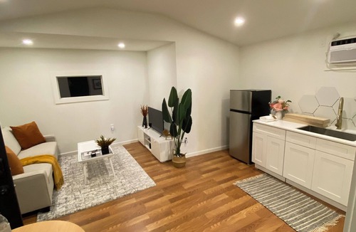 Oak Cliff House | Delightful 1-bedroom barn with AC in vibrant Dallas